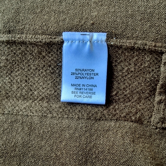 Peyton Primrose Long Open Front Hunter Green Cardigan With Button Embellishments - Picture 6 of 9